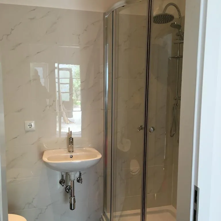 Apartment Schloss Alt Erlaa Vienna 0*,  Austria