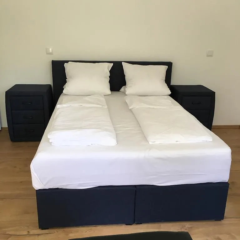 Apartment Schloss Alt Erlaa Vienna