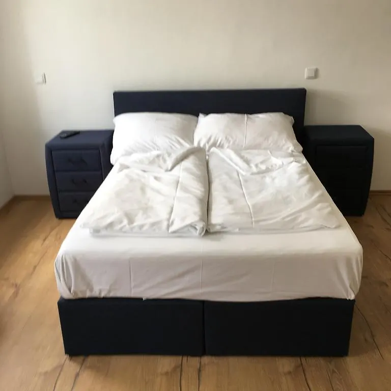 Apartment Schloss Alt Erlaa Vienna